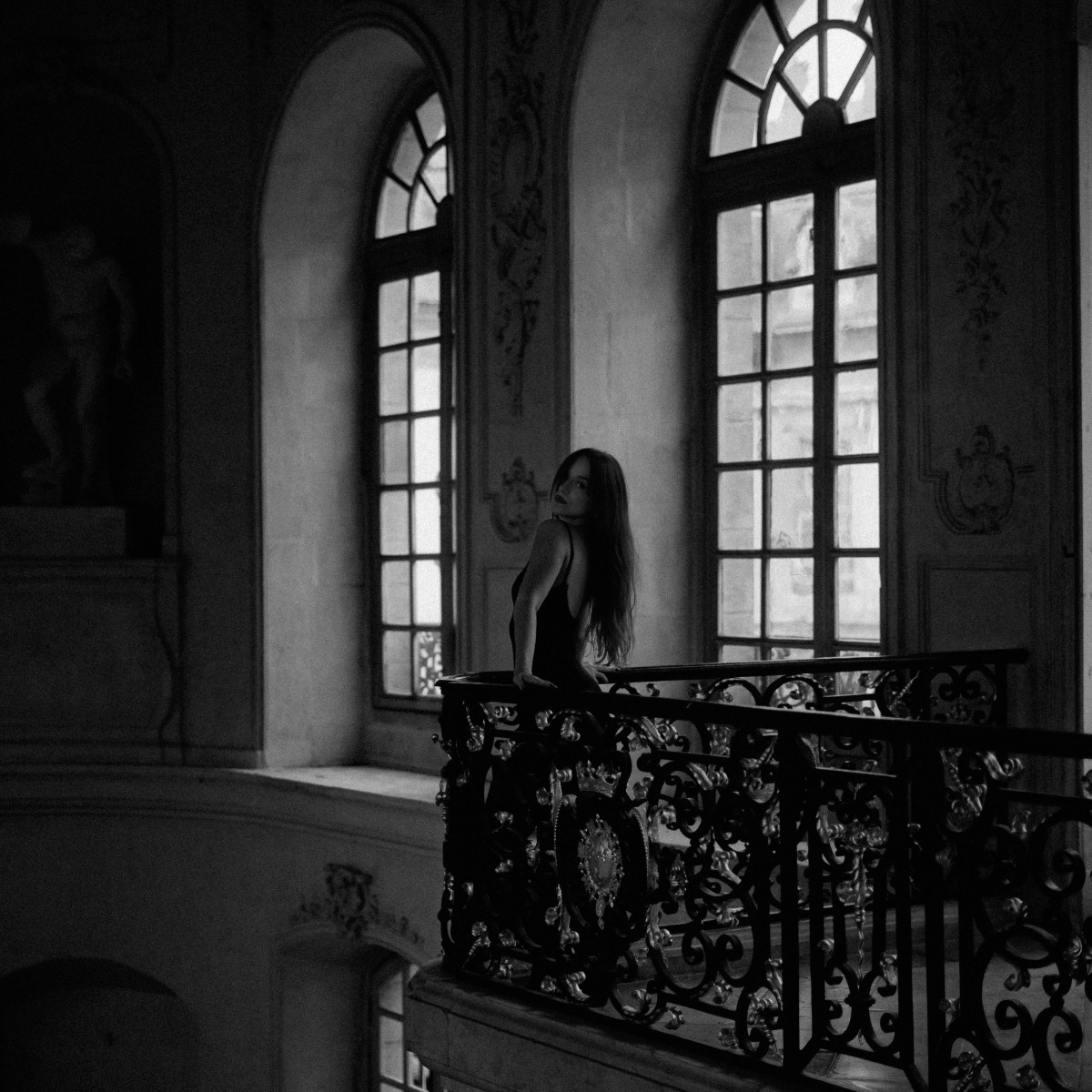 L’ombre et l’élégance, entre lumière et&nbsp;mystère.